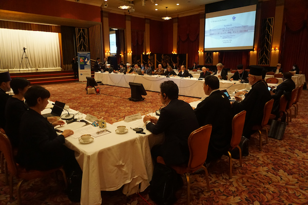 活発な議論を展開した全体会議＝13日、千葉市美浜区