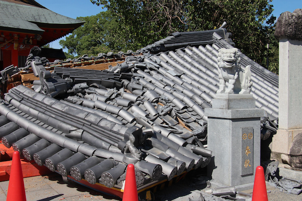 全壊した八代神社の楼門