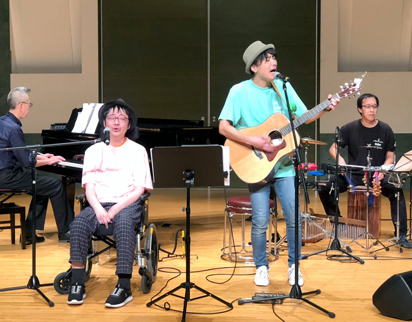 「All Love Sings」を熱唱するたか&ゆうき