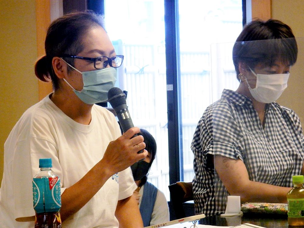 防災への協力を呼び掛ける当事者の潮見純さん（左）と小西奈月さん