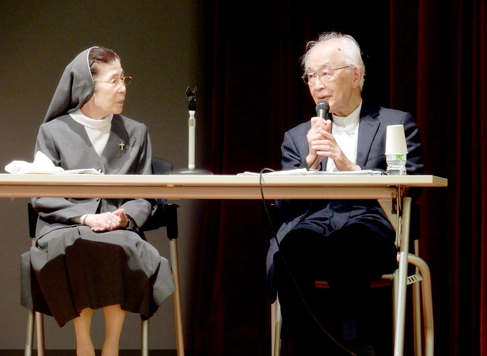 シンポジウムで学会設立の意義を語り合う髙木氏(左)と柳田氏