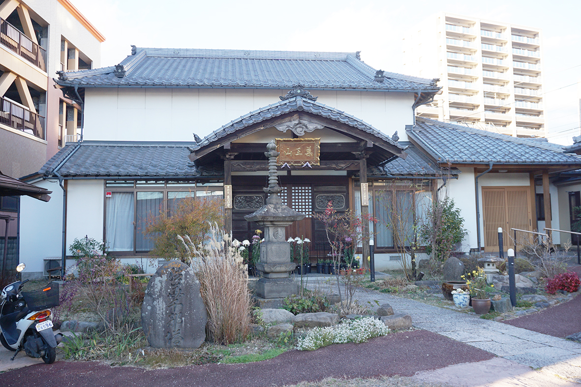松本市の中心部にある東昌寺