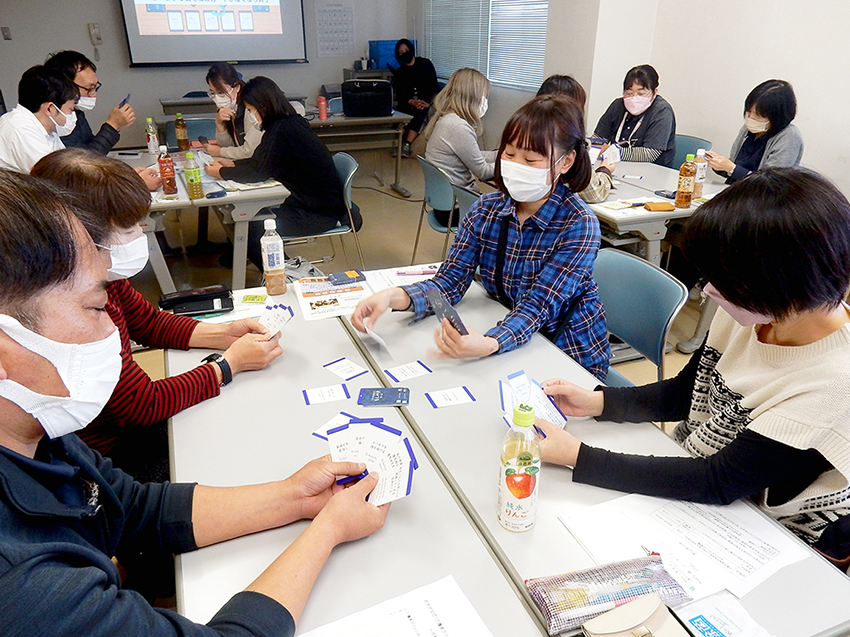 法話の後の「もしバナゲーム」は、あちこちで会話が弾んだ