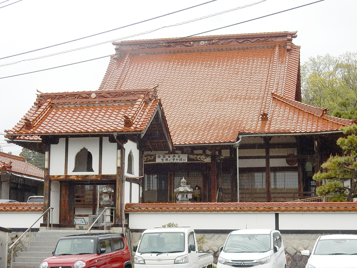 講演会が行われた源光寺。中国自動車道三次インターチェンジのすぐ近くにある
