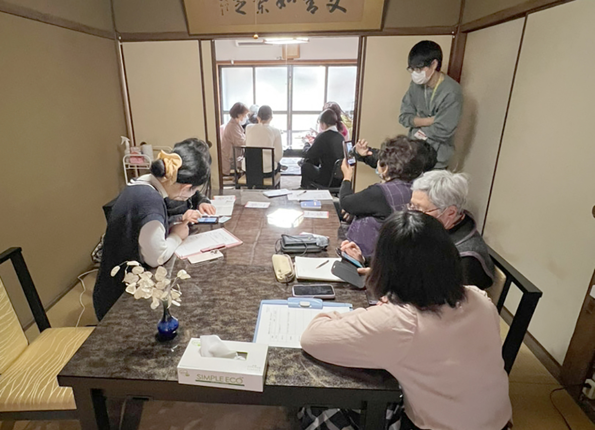 萬福寺で開かれたスマホ相談会