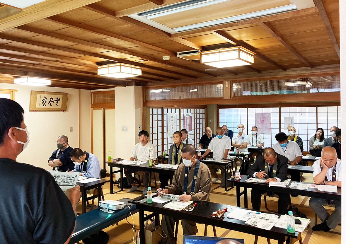 熱気あふれる智山派・豊山派の合同講習会＝7月26日、高知市の安楽寺