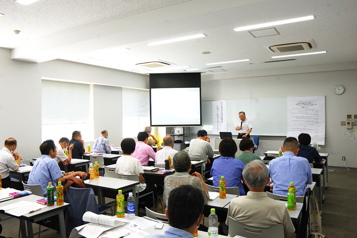 宗教者と医療者が集まったビハーラ医療団の第21回大会＝３日、名古屋市中村区の同朋大学