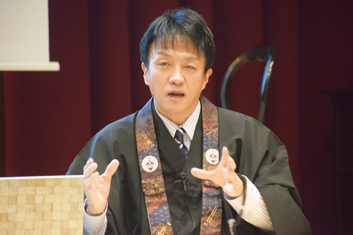 （画像：アイキャッチ兼用：ビハーラ僧の視点について語る山本成樹氏）