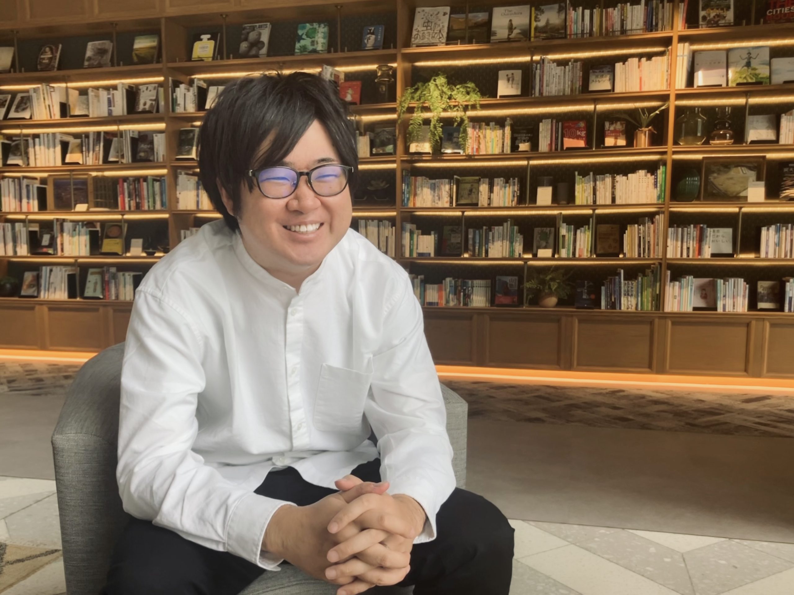 写真①アイキャッチ兼用 松浦さん正面
キャプ AIの技術で障害のある人たちを手助けしたいと話す松浦さん