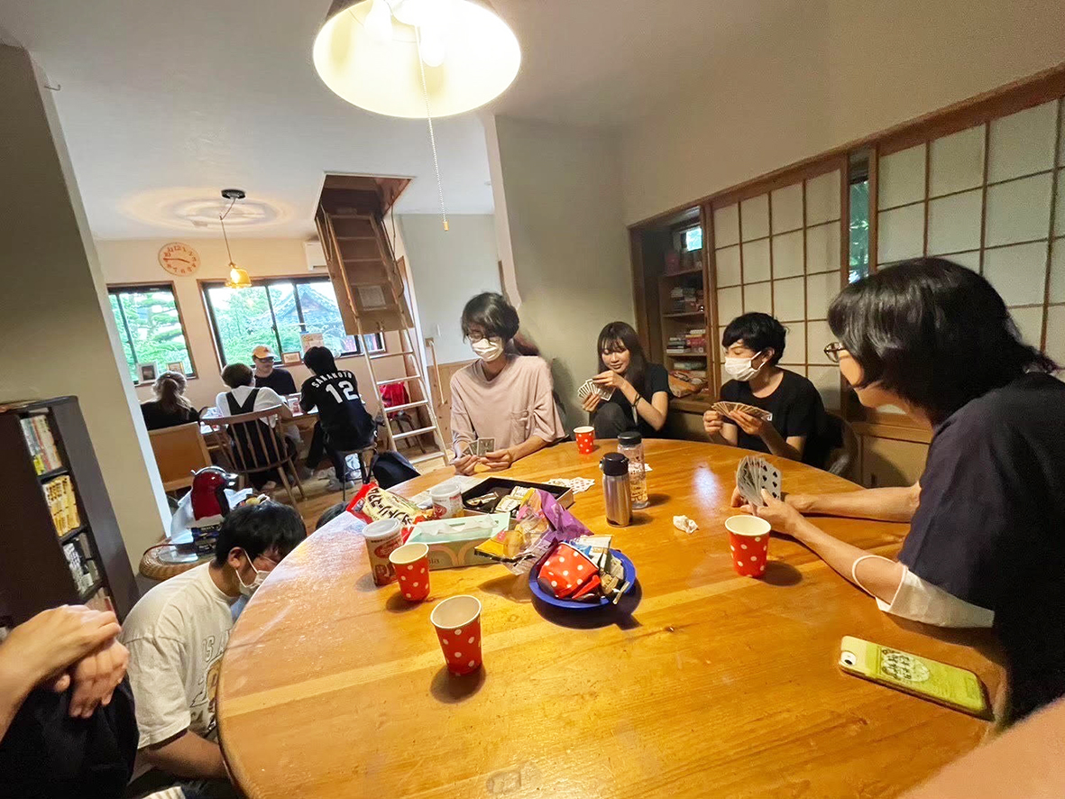「釈迦fe」で開かれる子どもたちの居場所「かむはぴ」