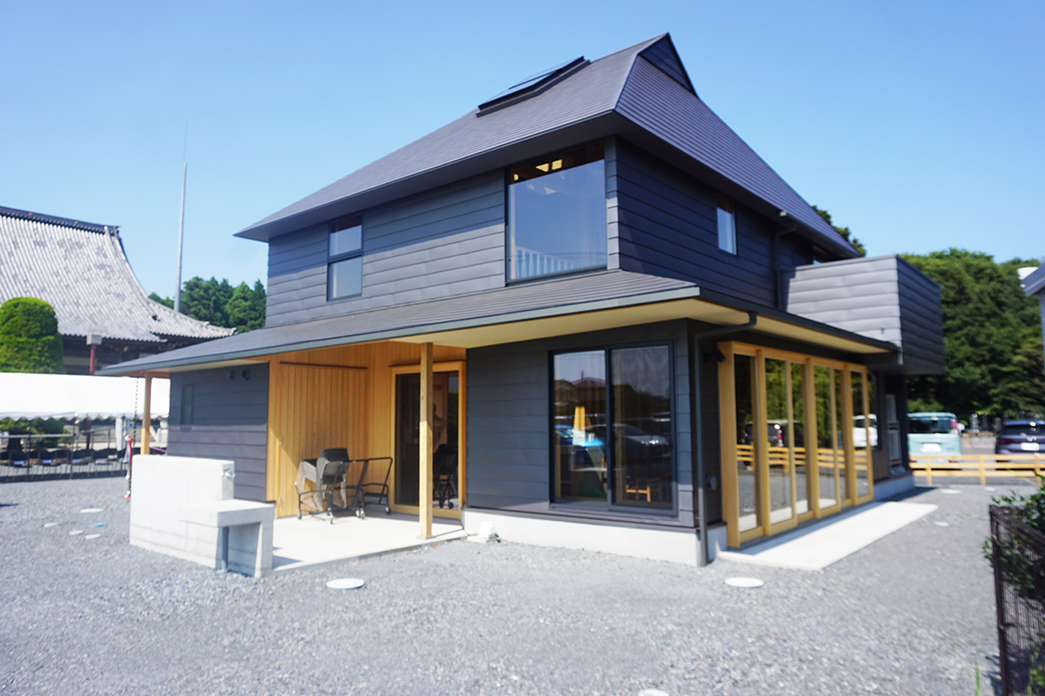 （画像：多目的施設として開設された「ただいまてらす」＝茨城県ひたちなか市の正安寺）