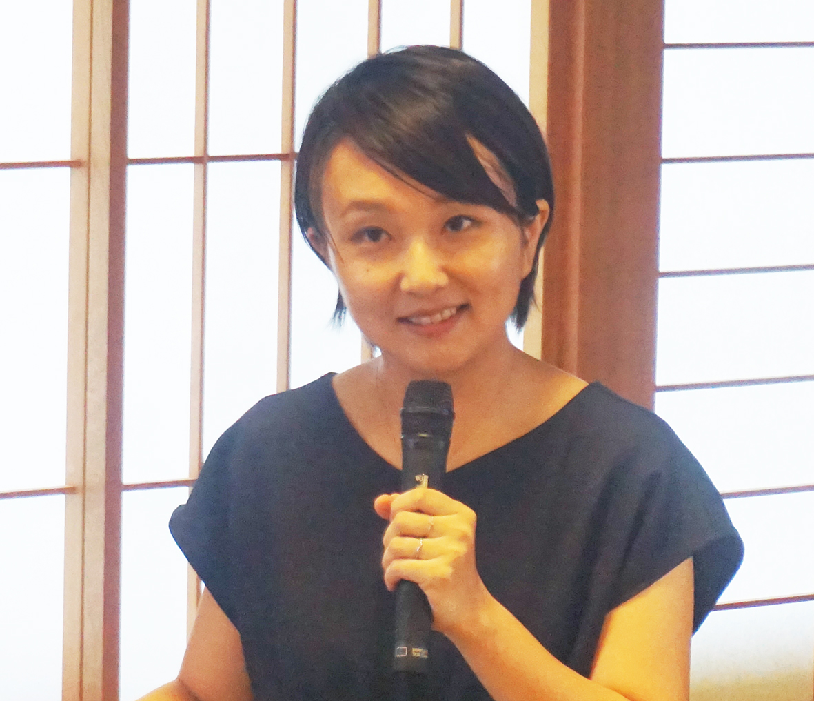 （画像１：講演する前田研究員）