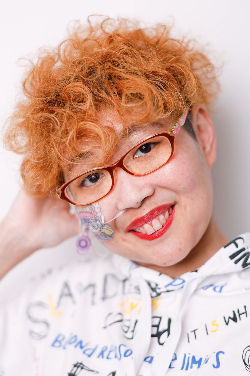 画像１　個性的なアーティスト、岡安みほさん