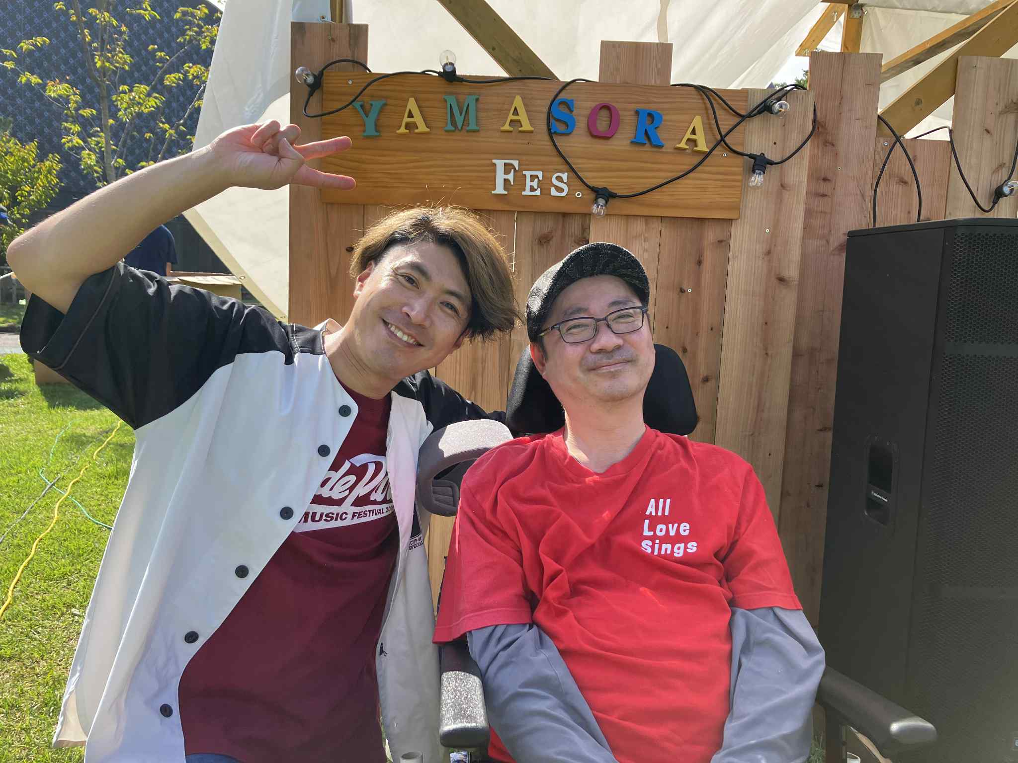 （画像１アイキャッチ兼用　音楽ユニット「たか&ゆうき」のゆうきさん（左）とたかさん）