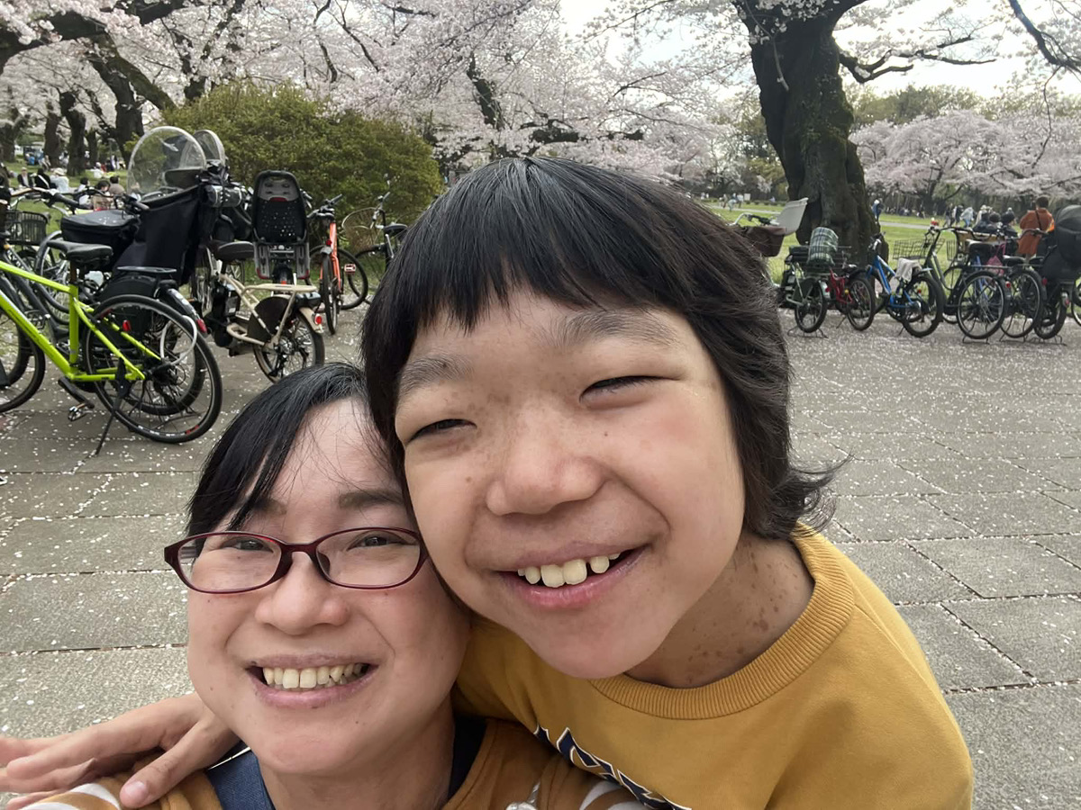 画像１アイキャッチ兼用：古内一美さん（左）と長男の奏多さん