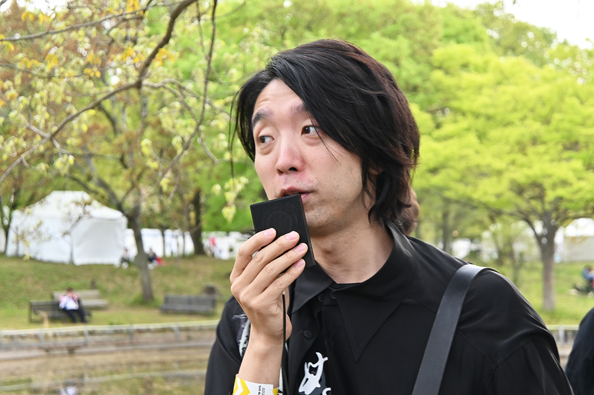 （画像：意気込みを語る落合陽一氏）